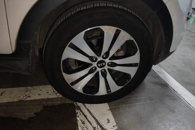 Used Kia Sportage R 2012 2.0L Automatic Two-Wheel Drive NAVI Right Front Wheel Hub