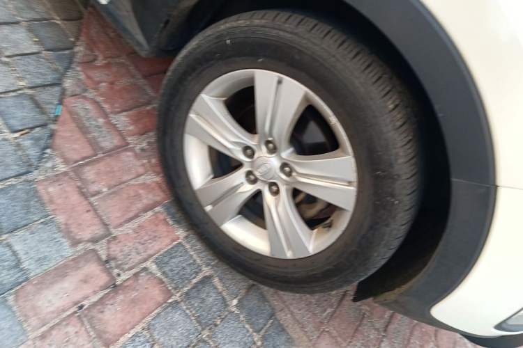 Used Kia Sportage R 2012 2.0L Automatic Two-Wheel Drive GLS Right Front Wheel Hub