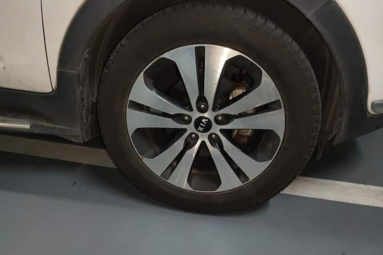 Used Kia Sportage R 2012 2.0L Automatic Two-Wheel Drive NAVI Right Front Wheel Hub