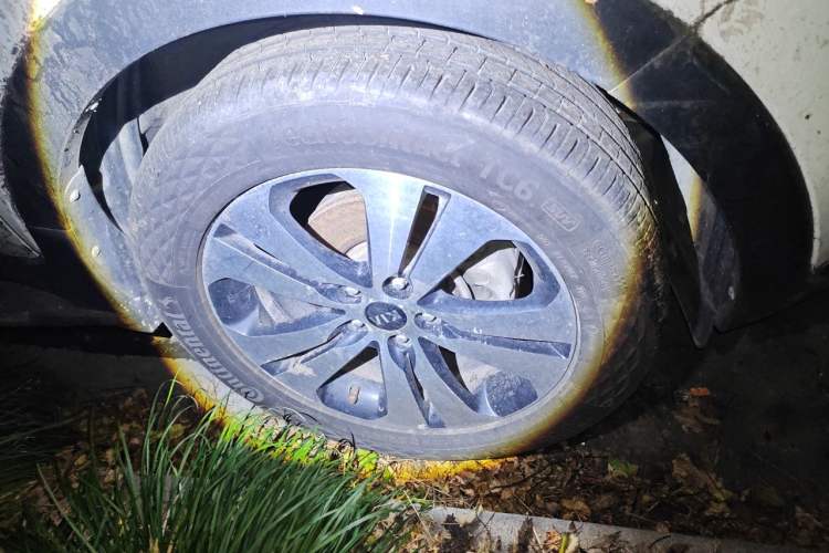 Used Kia Sportage R 2012 2.0L Automatic Two-Wheel Drive GLS Right Front Wheel Hub