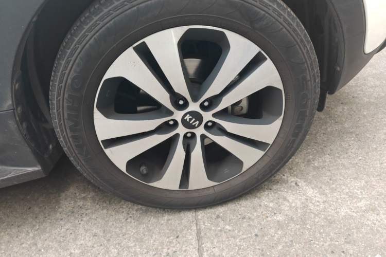 Used Kia Sportage R 2012 2.0L Automatic Two-Wheel Drive NAVI Right Front Wheel Hub