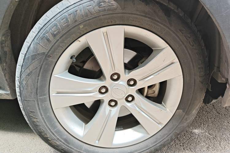 Used Kia Sportage R 2012 2.0L Automatic Two-Wheel Drive GLS Right Front Wheel Hub