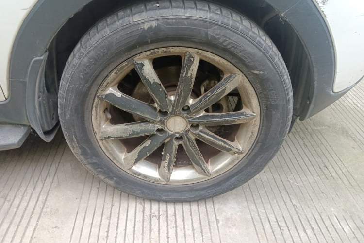 Used Kia Sportage R 2012 2.0L Automatic Two-Wheel Drive GL Trim Right Front Wheel Hub