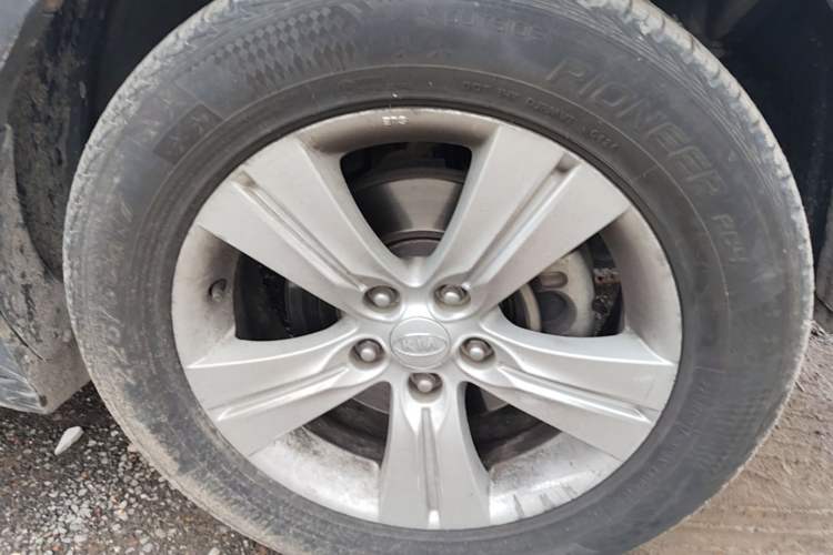 Used Kia Sportage R 2012 2.0L Automatic Two-Wheel Drive GLS Right Front Wheel Hub