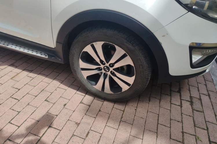 Used Kia Sportage R 2012 2.0L Automatic Two-Wheel Drive GLS Right Front Wheel Hub