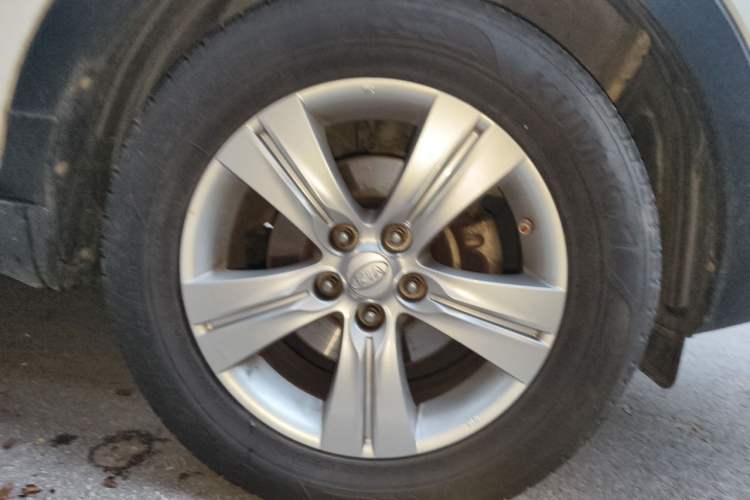 Used Kia Sportage R 2012 2.0L Automatic Two-Wheel Drive GLS Right Front Wheel Hub