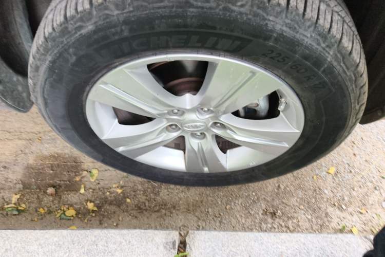 Used Kia Sportage R 2012 2.0L Automatic Two-Wheel Drive GLS Right Front Wheel Hub