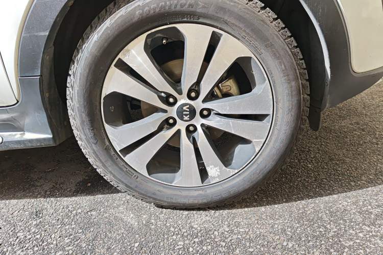 Used Kia Sportage R 2012 2.0L Automatic Two-Wheel Drive GL Trim Right Front Wheel Hub