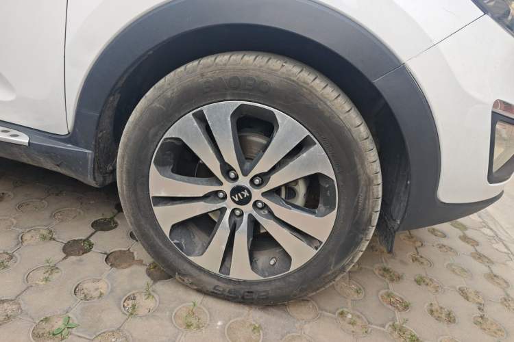 Used Kia Sportage R 2012 2.0L Automatic Two-Wheel Drive NAVI Right Front Wheel Hub