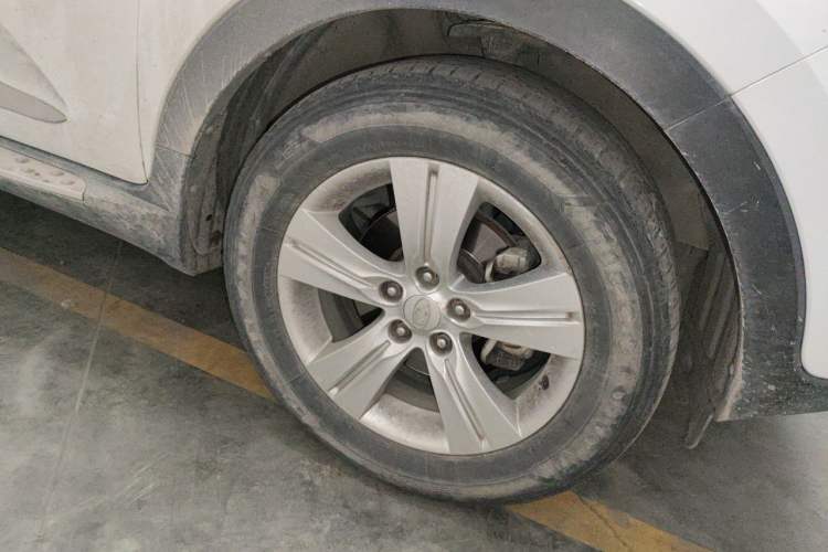 Used Kia Sportage R 2012 2.0L Automatic Two-Wheel Drive GLS Right Front Wheel Hub
