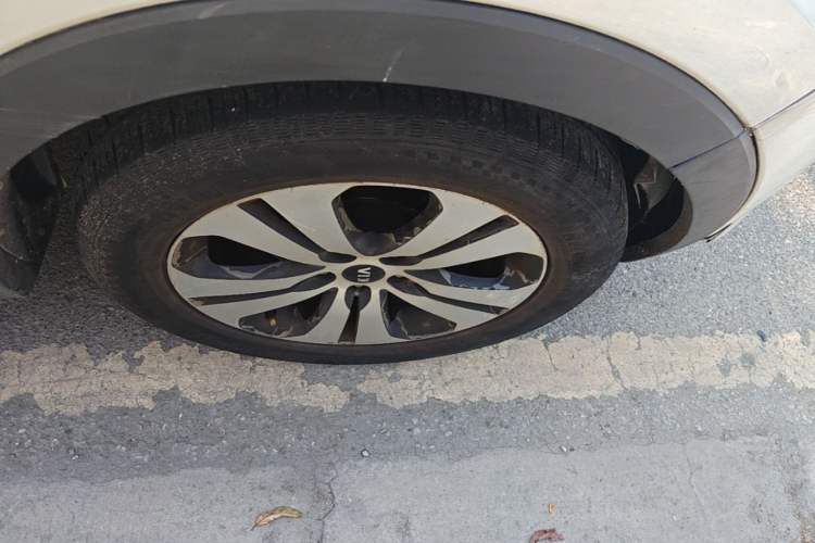 Used Kia Sportage R 2012 2.0L Automatic Two-Wheel Drive GLS Right Front Wheel Hub