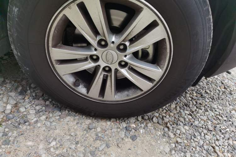 Used Kia Sportage R 2012 2.0L Automatic Two-Wheel Drive GL Trim Right Front Wheel Hub