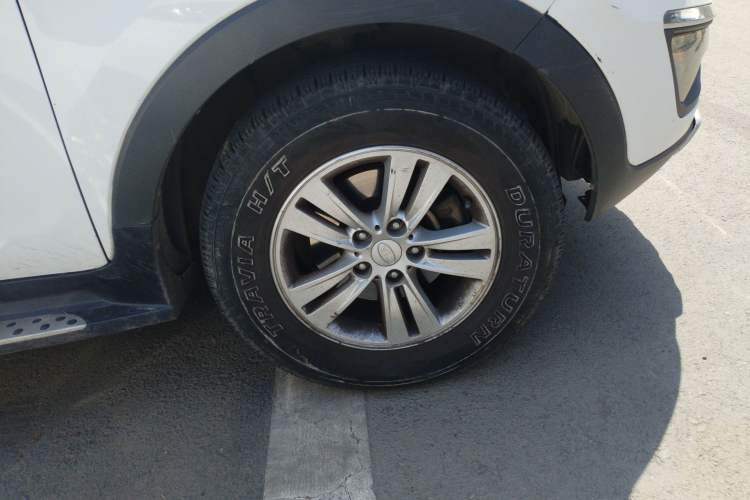 Used Kia Sportage R 2012 2.0L Automatic Two-Wheel Drive GL Trim Right Front Wheel Hub