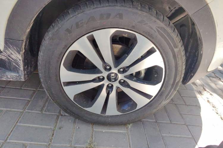 Used Kia Sportage R 2012 2.0L Automatic Two-Wheel Drive GLS Right Front Wheel Hub