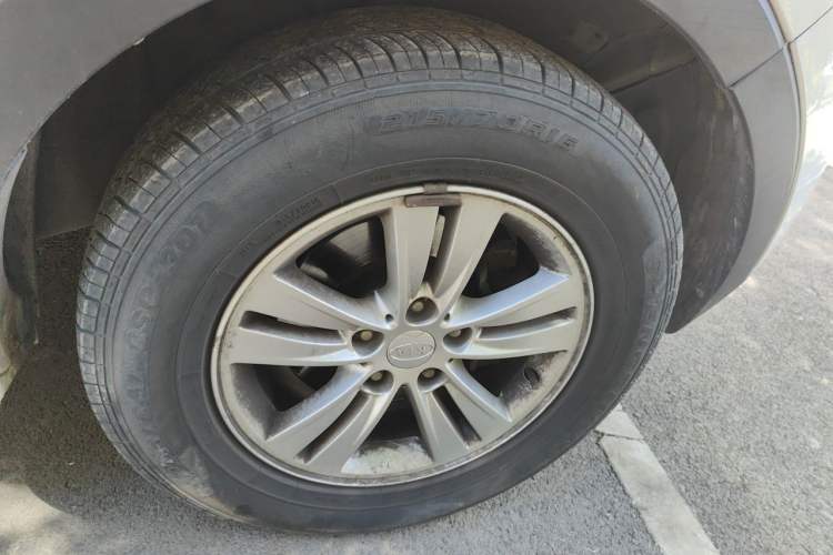 Used Kia Sportage R 2012 2.0L Automatic Two-Wheel Drive GL Trim Right Front Wheel Hub