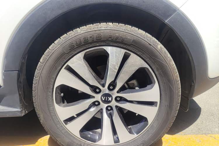 Used Kia Sportage R 2012 2.0L Automatic Two-Wheel Drive GLS Right Front Wheel Hub