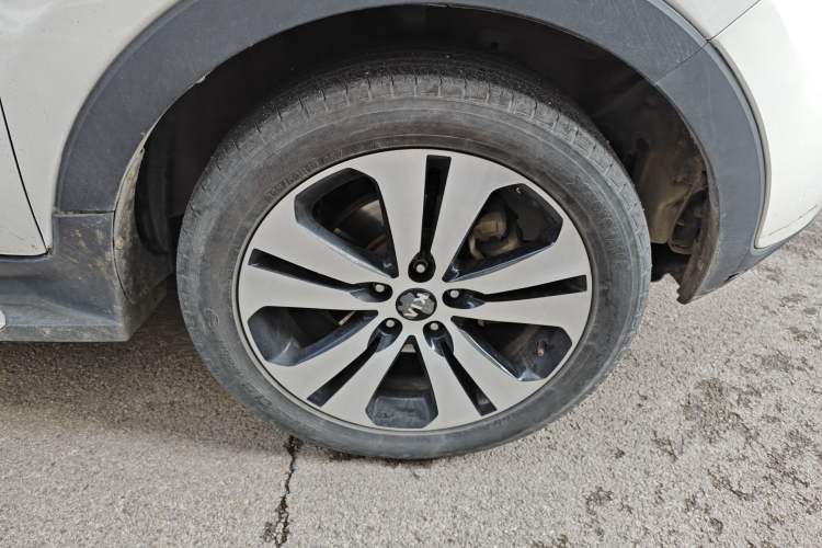 Used Kia Sportage R 2012 2.0L Automatic Two-Wheel Drive NAVI Right Front Wheel Hub