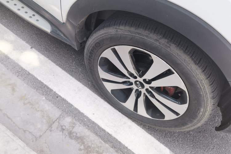 Used Kia Sportage R 2012 2.0L Manual Two-Wheel Drive GLS Right Front Wheel Hub