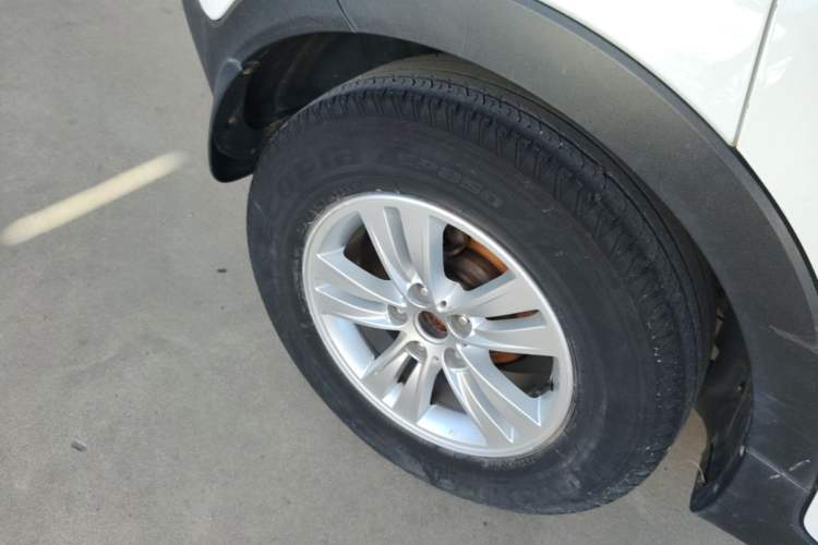 Used Kia Sportage R 2012 2.0L Automatic Two-Wheel Drive GL Trim Right Rear Wheel Hub
