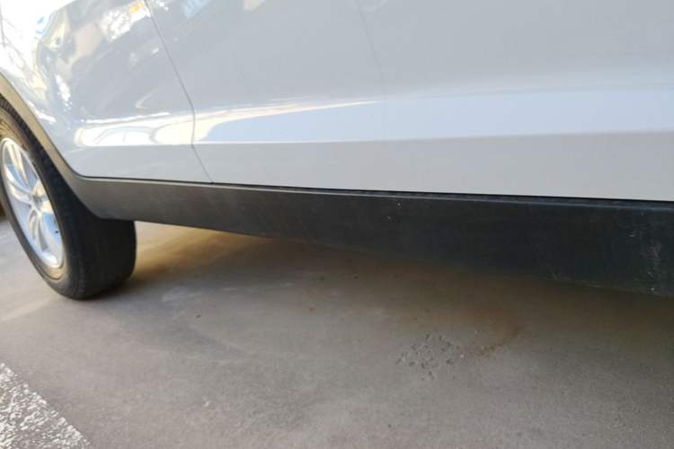 Used Kia Sportage R 2012 2.0L Automatic Two-Wheel Drive GL Trim Right Side Sill