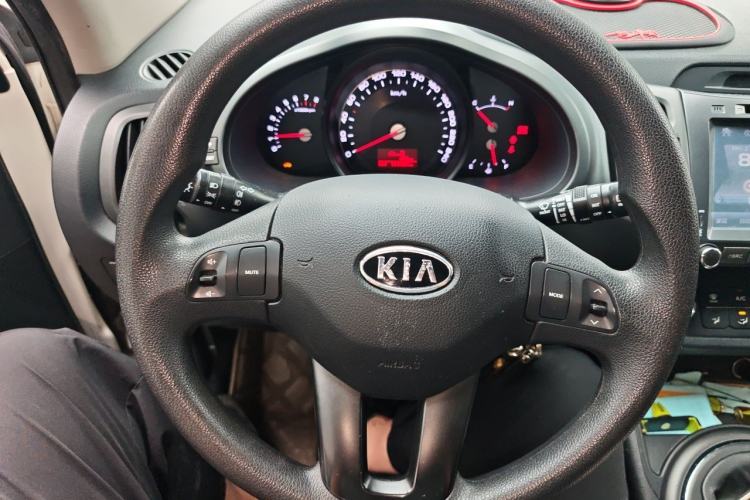 Used Kia Sportage R 2012 2.0L Manual Two-Wheel Drive GL Trim Steering Wheel
