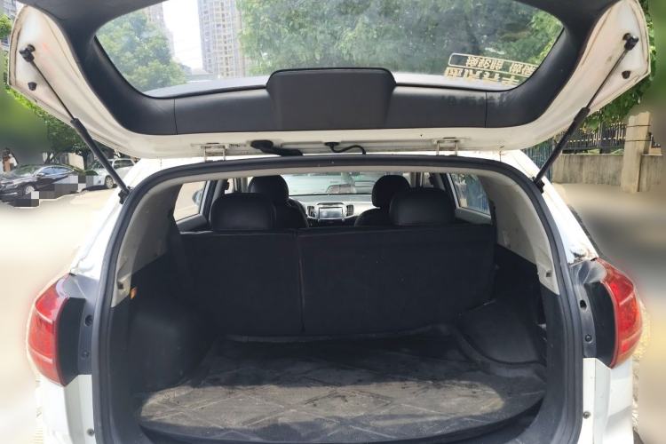Used Kia Sportage R 2012 2.0L Automatic Two-Wheel Drive GLS Trunk