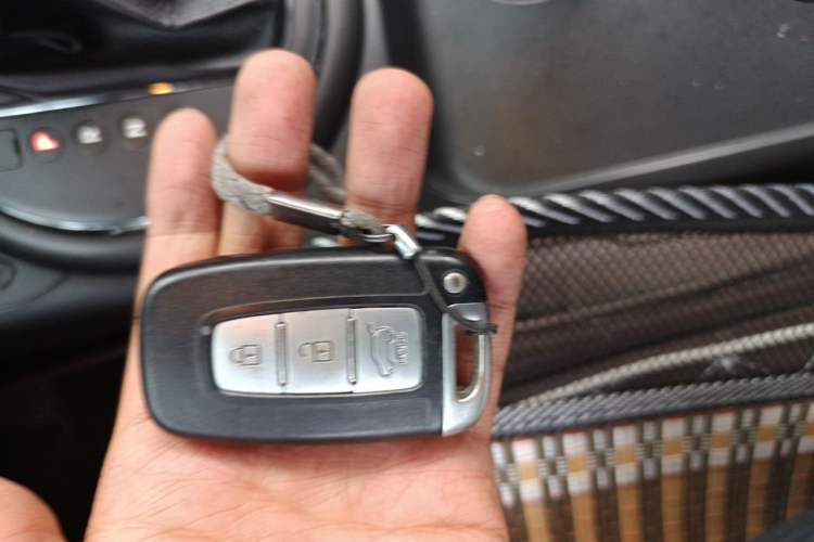 Used Kia Sportage R 2012 2.0L Automatic Two-Wheel Drive GLS Vehicle Key