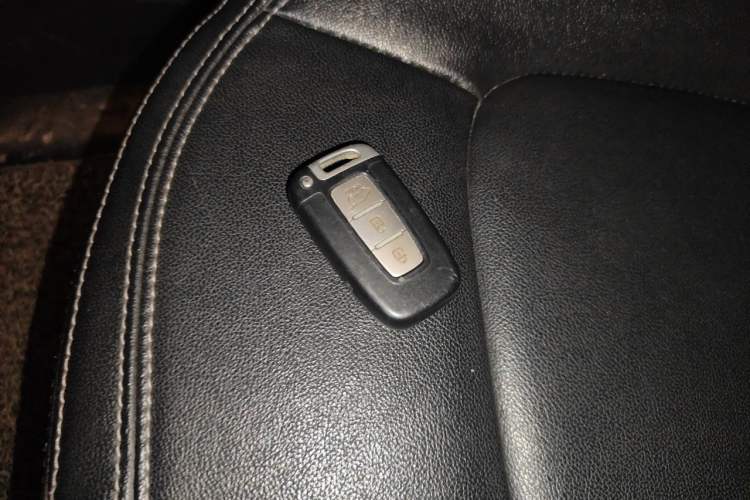 Used Kia Sportage R 2012 2.0L Automatic Two-Wheel Drive NAVI Vehicle Key