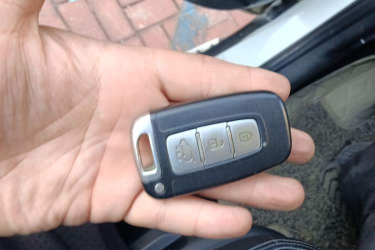 Used Kia Sportage R 2012 2.0L Automatic Two-Wheel Drive GLS Vehicle Key