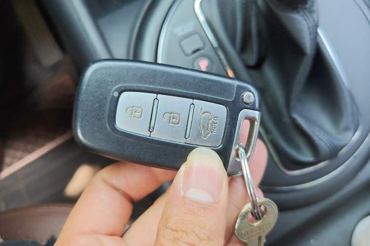 Used Kia Sportage R 2012 2.0L Automatic Two-Wheel Drive GLS Vehicle Key
