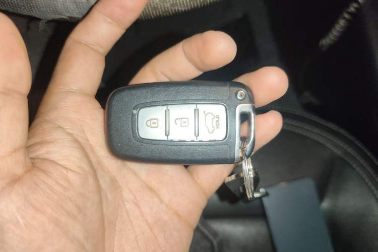 Used Kia Sportage R 2012 2.0L Automatic Two-Wheel Drive NAVI Vehicle Key