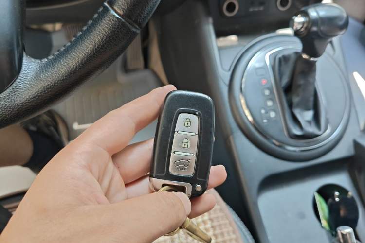 Used Kia Sportage R 2012 2.0L Automatic Two-Wheel Drive GLS Vehicle Key