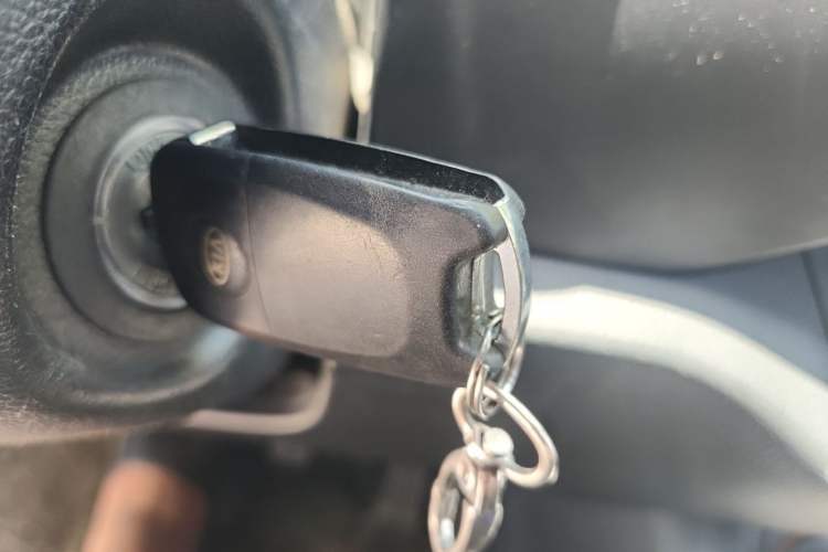 Used Kia Sportage R 2012 2.0L Manual Two-Wheel Drive GL Trim Vehicle Key