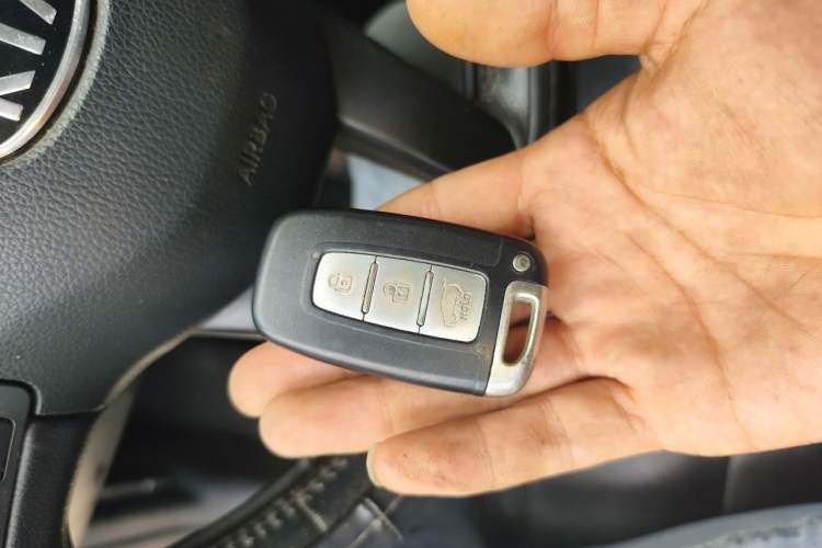 Used Kia Sportage R 2012 2.0L Automatic Two-Wheel Drive GLS Vehicle Key