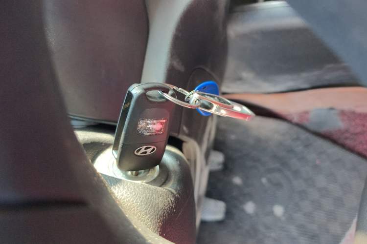 Used Kia Sportage R 2012 2.0L Manual Two-Wheel Drive GL Trim Vehicle Key