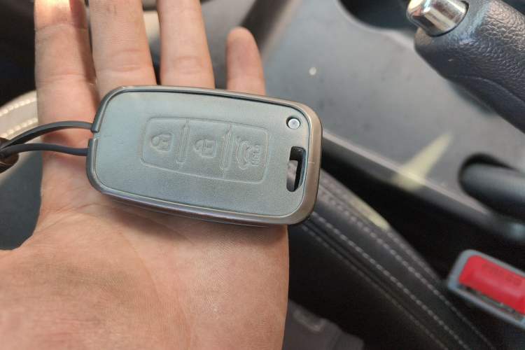 Used Kia Sportage R 2012 2.0L Automatic Two-Wheel Drive NAVI Vehicle Key