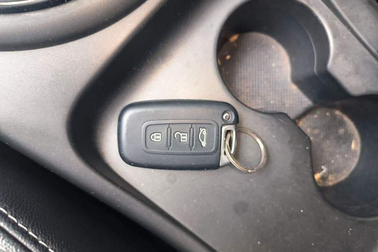 Used Kia Sportage R 2012 2.0L Automatic Two-Wheel Drive NAVI Vehicle Key