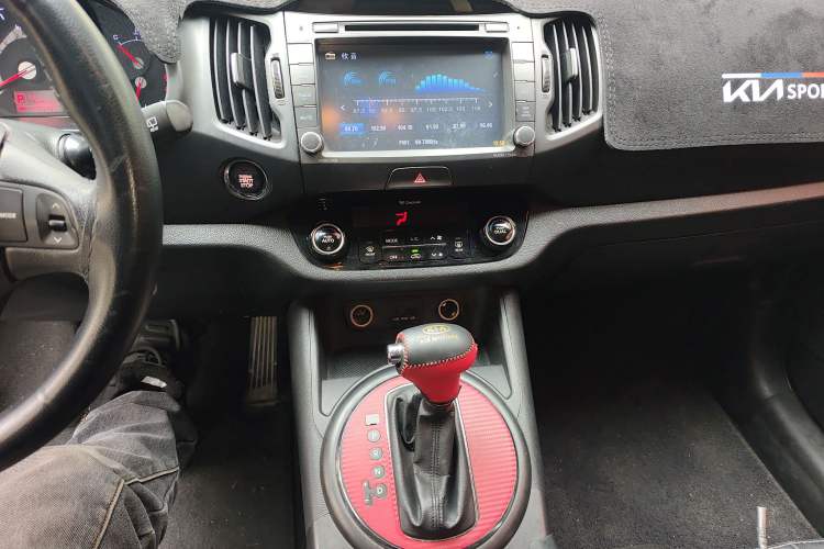 Used Kia Sportage R 2012 2.0L Automatic Two-Wheel Drive GLS Audio And AC Panel