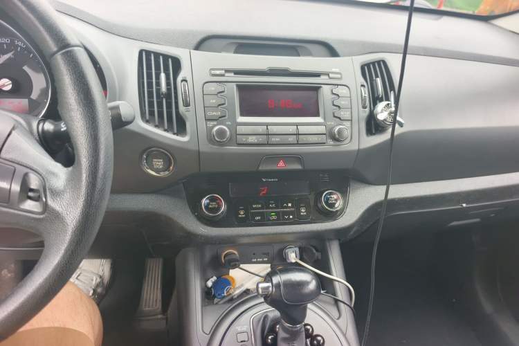 Used Kia Sportage R 2012 2.0L Automatic Two-Wheel Drive GLS Audio And AC Panel