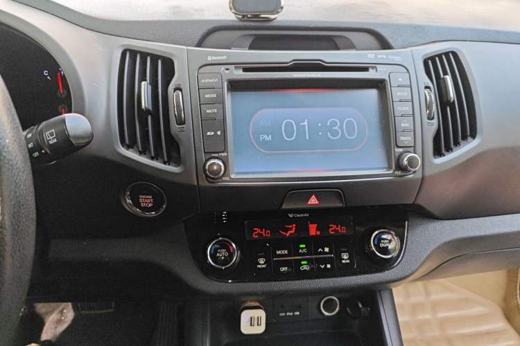 Used Kia Sportage R 2012 2.0L Automatic Two-Wheel Drive NAVI Audio And AC Panel