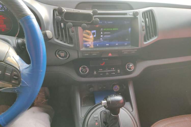 Used Kia Sportage R 2012 2.4L Automatic 4x4 GLS Audio And AC Panel