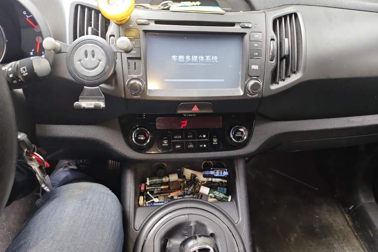Used Kia Sportage R 2012 2.0L Manual Two-Wheel Drive GLS Audio And AC Panel