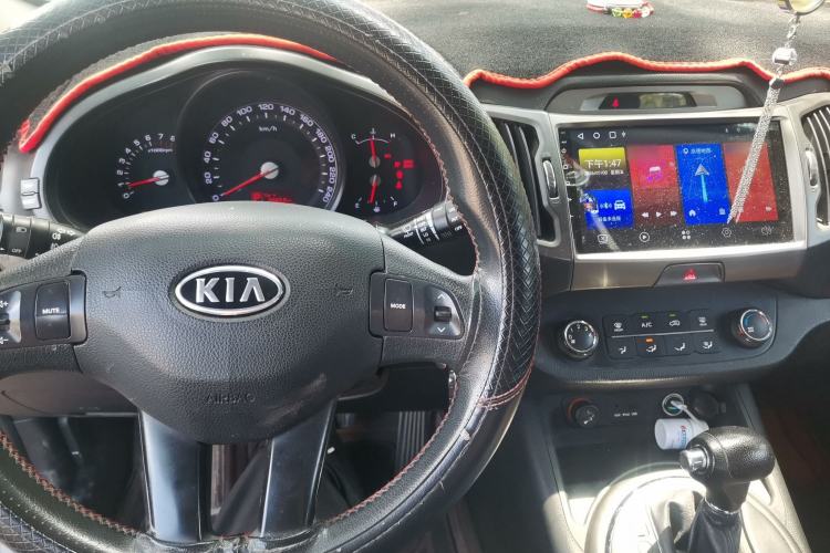 Used Kia Sportage R 2012 2.0L Automatic Two-Wheel Drive GL Trim Center Console