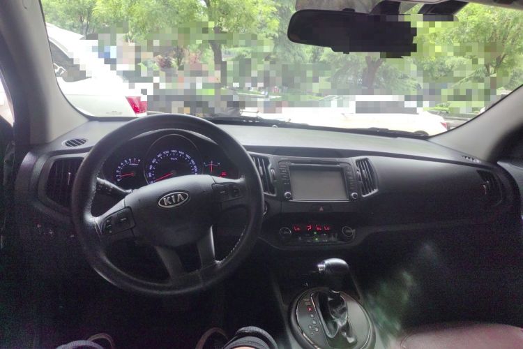 Used Kia Sportage R 2012 2.0L Automatic Two-Wheel Drive GLS Center Console