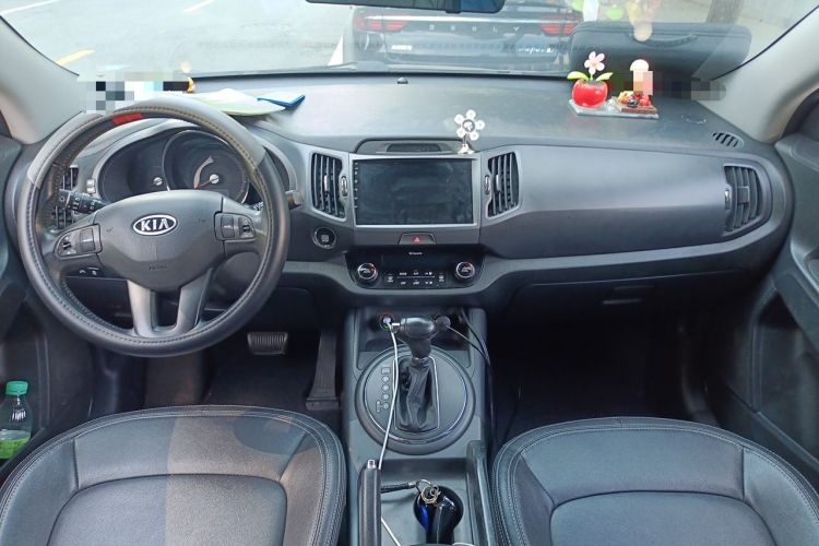 Used Kia Sportage R 2012 2.0L Automatic Two-Wheel Drive GLS Center Console