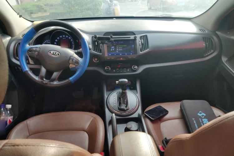 Used Kia Sportage R 2012 2.4L Automatic 4x4 GLS Center Console