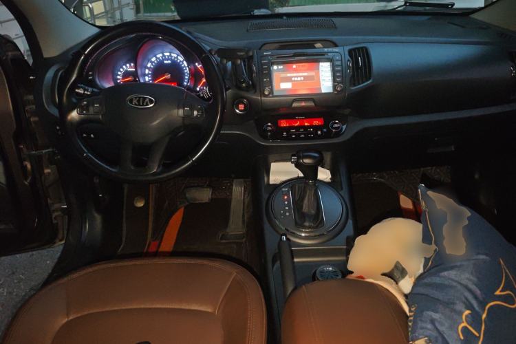 Used Kia Sportage R 2012 2.0L Automatic Two-Wheel Drive GLS Center Console