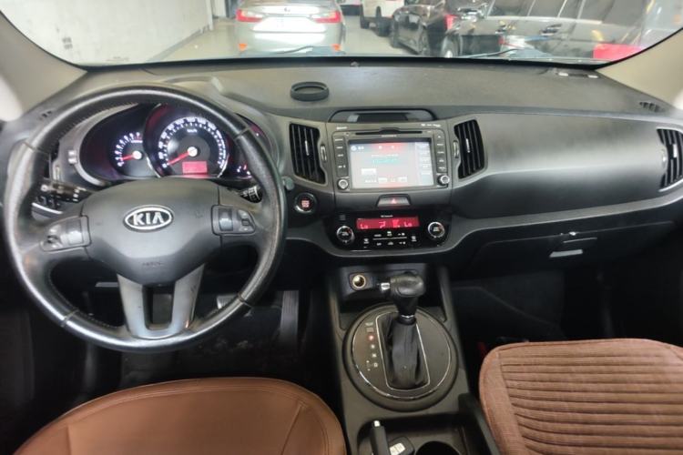 Used Kia Sportage R 2012 2.0L Automatic Two-Wheel Drive GLS Center Console