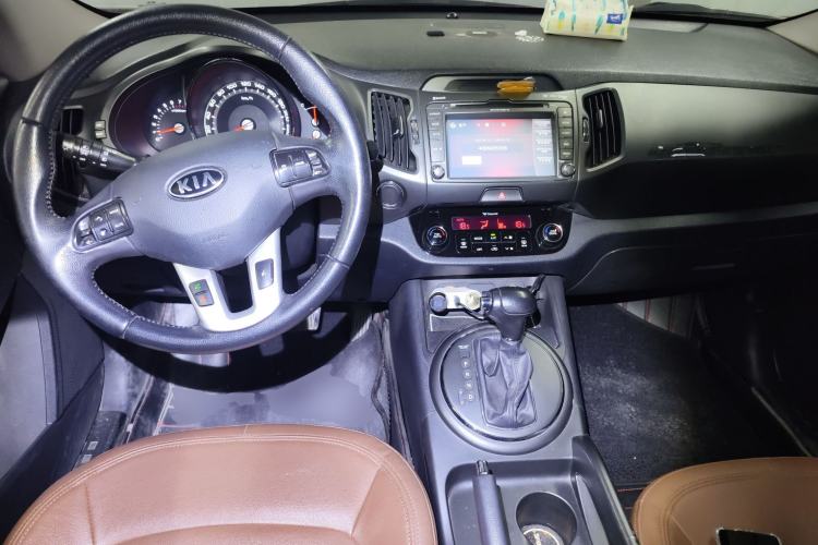 Used Kia Sportage R 2012 2.0L Automatic Two-Wheel Drive GLS Center Console