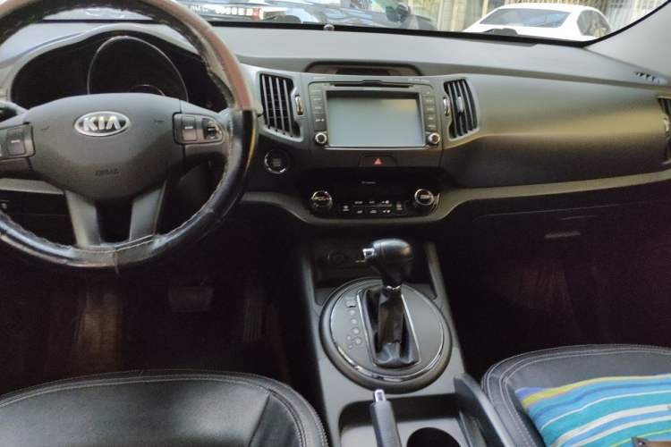 Used Kia Sportage R 2012 2.0L Automatic Two-Wheel Drive NAVI Center Console
